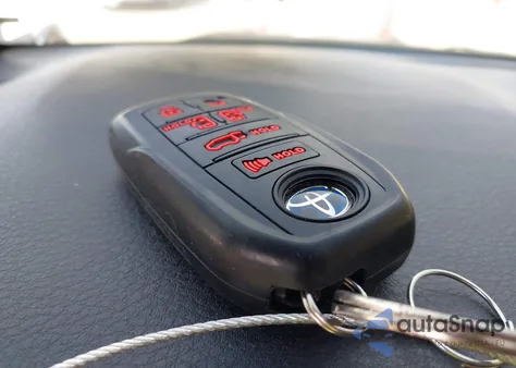 2021 Toyota Sienna Xle из США, поврежденный, VIN 5TDYRKEC2MS070447